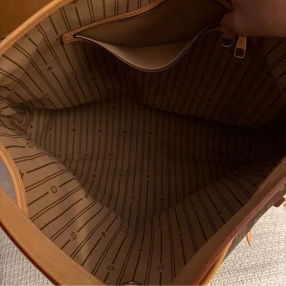 Louis Vuitton Tan and Brown delightful Monogram Shoulder Bag - Picture 8 of 12